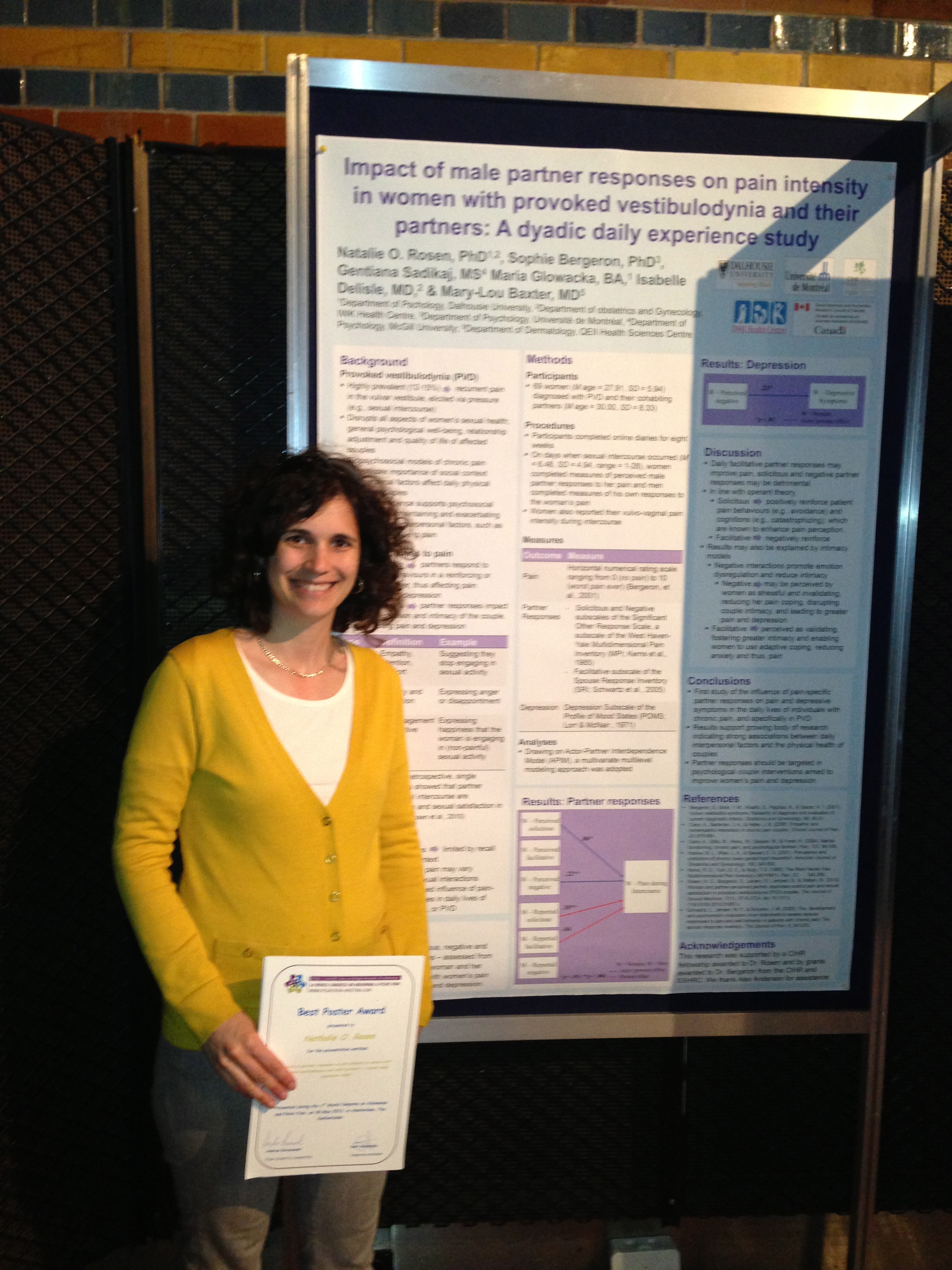 Dr. Natalie Rosen receiving award for best poster at the 1st World Congress on Abdominal and Pelvic Pain